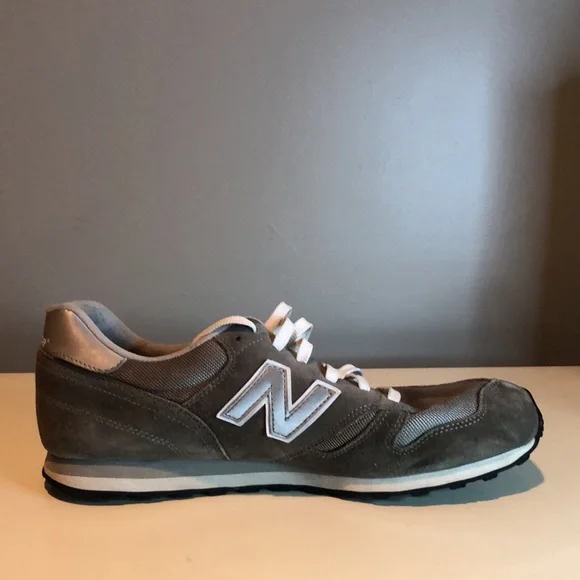 New Balance Gray Sneakers Shoes - Picture 5 of 14